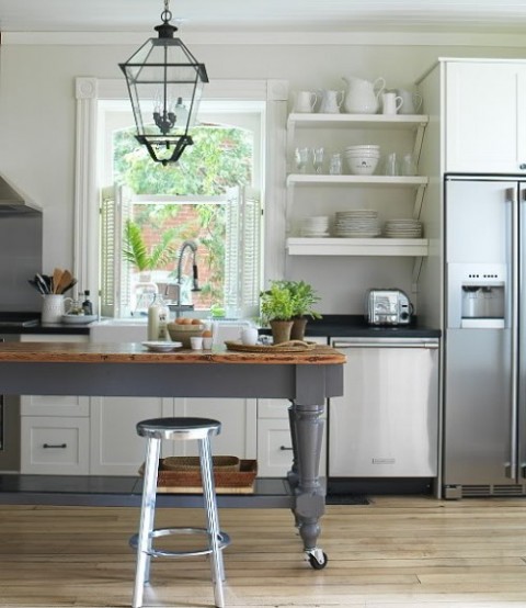 Ambiente de cocina con estanterías