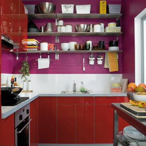 cocina roja y fuxia